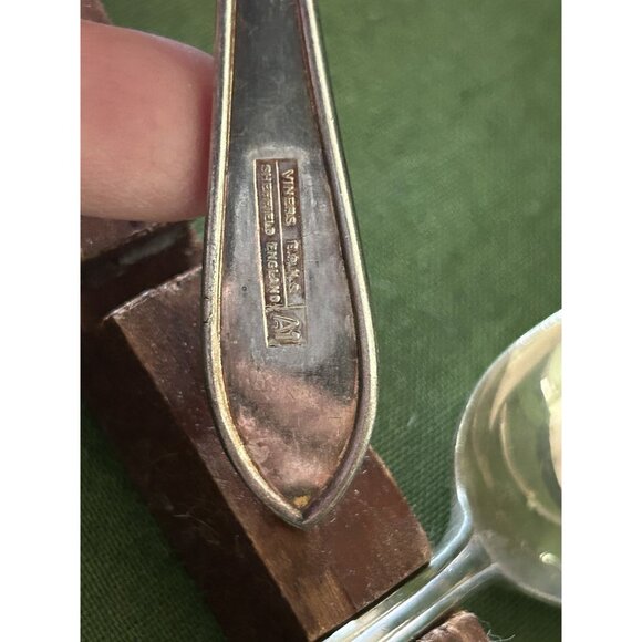 Vintage Viners Of Sheffield England Stainless Steel Knife & 5 Teaspoons Set In B - Picture 4 of 5